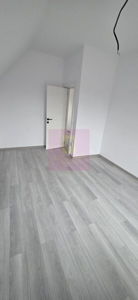 Vila de vanzare cu 4 camere in Brebu