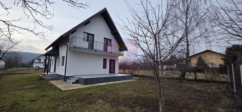 Vila de vanzare cu 4 camere in Brebu