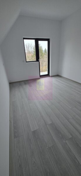 Vila de vanzare cu 4 camere in Brebu