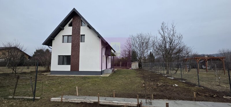 Vila de vanzare cu 4 camere in Brebu
