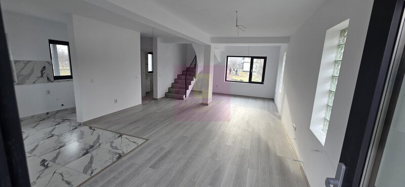 Vila de vanzare cu 4 camere in Brebu