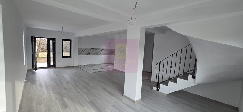 Vila de vanzare cu 4 camere in Brebu