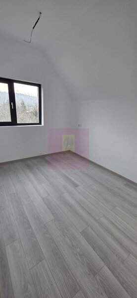 Vila de vanzare cu 4 camere in Brebu
